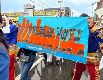 Juntos Podemos ambassadors and volunteers march through South Philadelphia