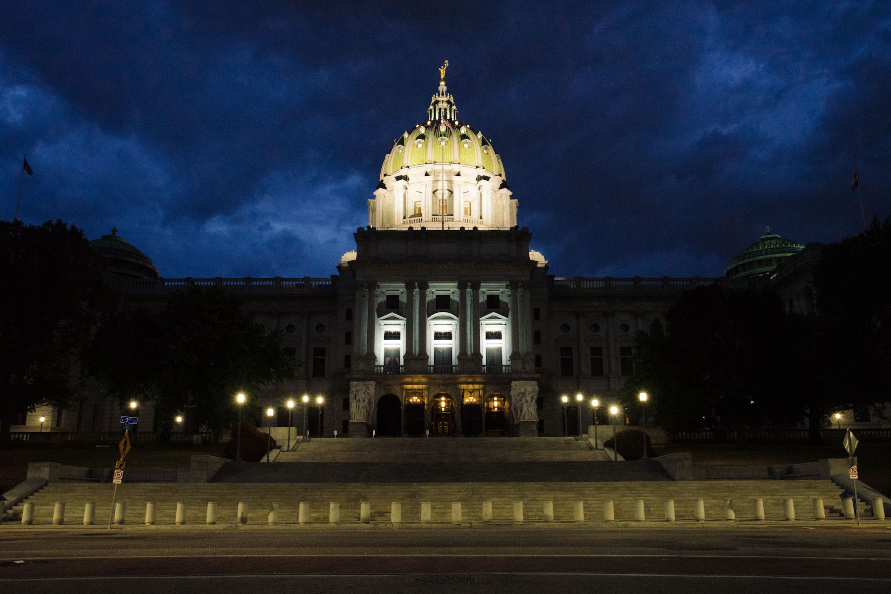 A bipartisan bill seeks to crack down on Harrisburg's 'revolving door' of lobbyists - Vimarsana News