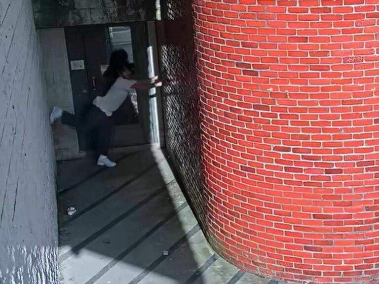 Danelo Cavalcante scales a wall while escaping prison.