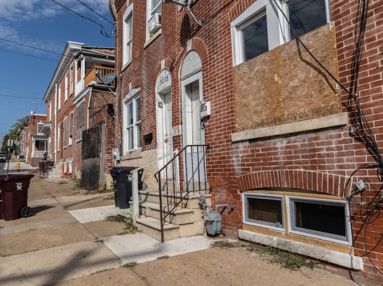 Rowhomes in Wilmington on a sunny day