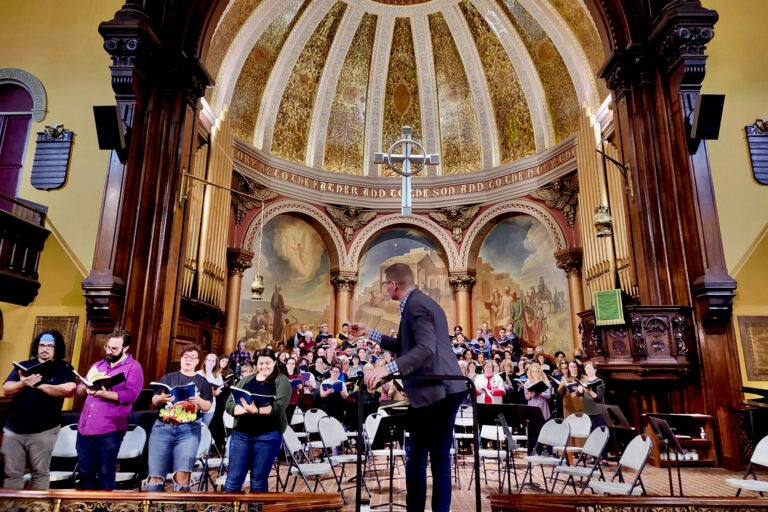Dominick Diorio conducts the Mendelssohn Choir at a rehearsal.
