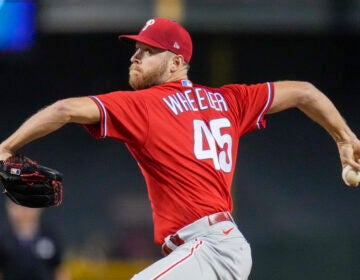 Zack Wheeler throws a pitch