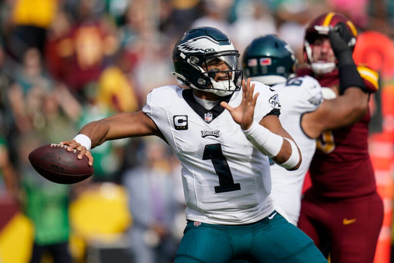 Eagles' Jalen Hurts connects with A.J. Brown on three first-half