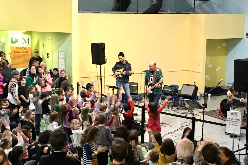The Delaware Children’s Museum featured a live band performance for young children at their previous New Year’s Eve ‘Confetti Celebration’ event.