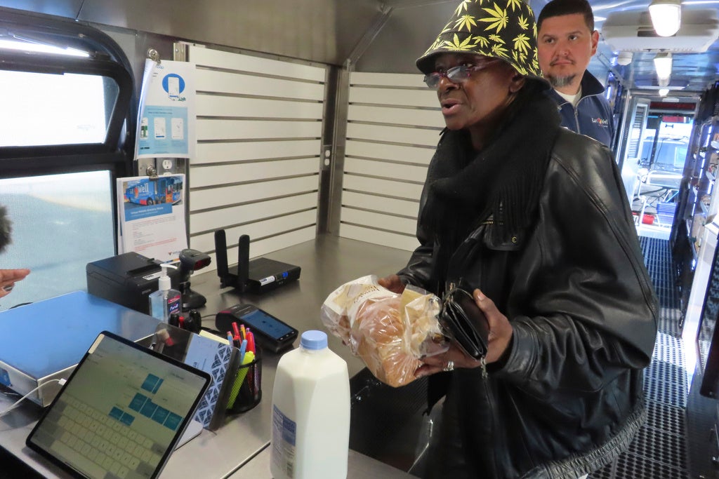With no supermarket for residents of Atlantic City, New Jersey and hospitals create mobile groceries