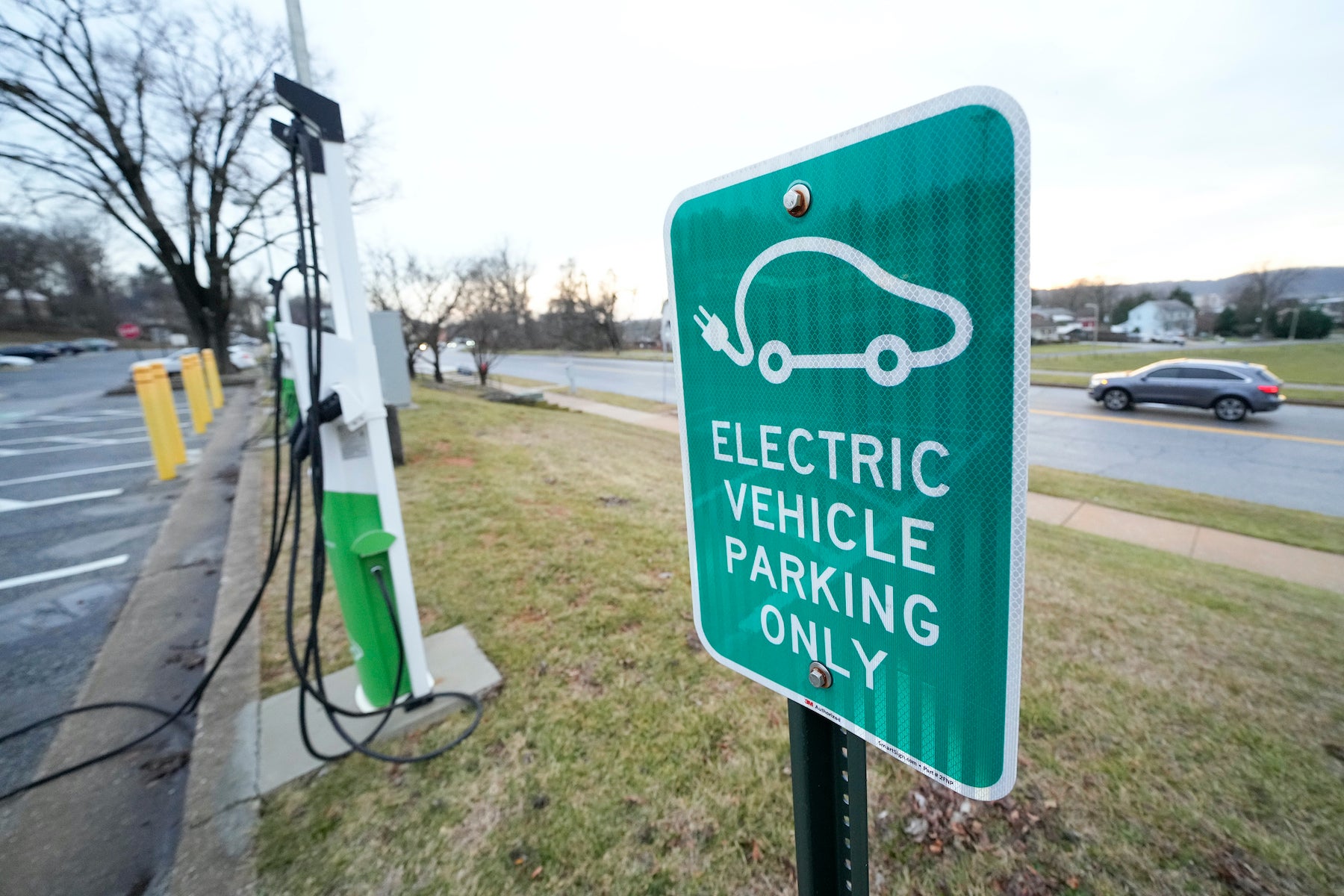 Electric vehicle mandate takes effect in Delaware WHYY