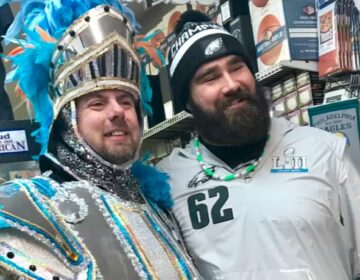 Jason Kelce posing with a fan.