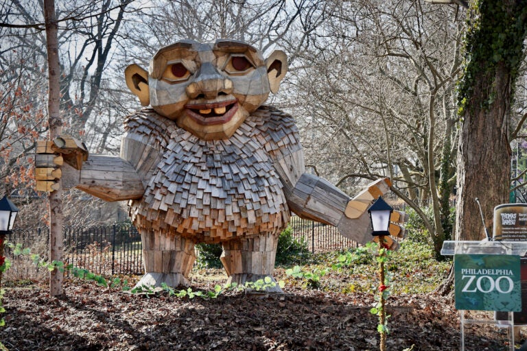 The troll sculpture Ronja Redeye smiles