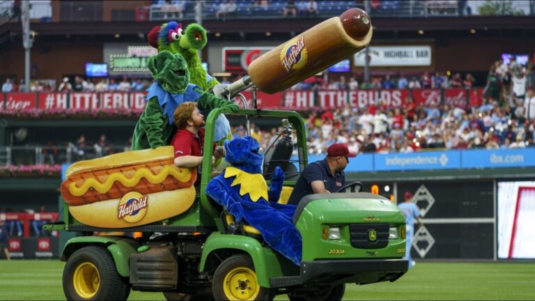 Phillies Dollar Dog Night