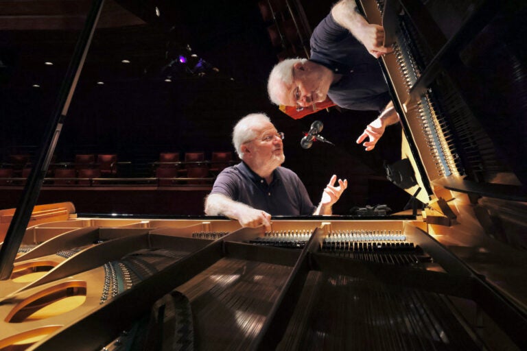 Classical pianist Emanuel Ax is reflected in the lid op a Maene-Viñoly concert grand piano