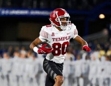 File photo: Temple wide receiver Zae Baines (80) runs with the ball after making a catch during the second half of an NCAA college football game against Navy, Saturday, Oct. 29, 2022, in Annapolis, Md.  Thanks to a new law passed by Philadelphia City Council, the city could partner with Temple University School of Law to help high school and college athletes navigate and monetize NIL deals, with free legal and financial advice. (AP Photo/Terrance Williams)