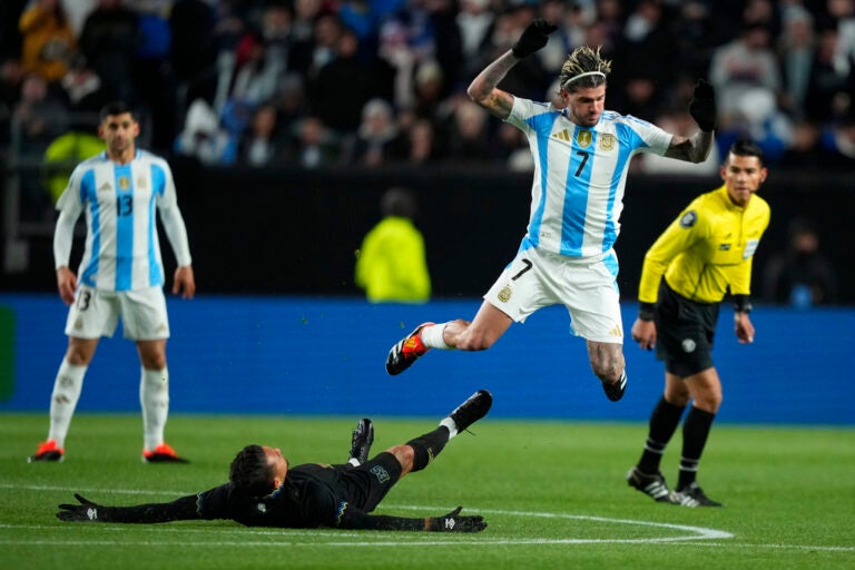Argentina's Rodrigo De Paul, right, collides with El Salvador's Narciso Orellana during the first half of a friendly soccer match