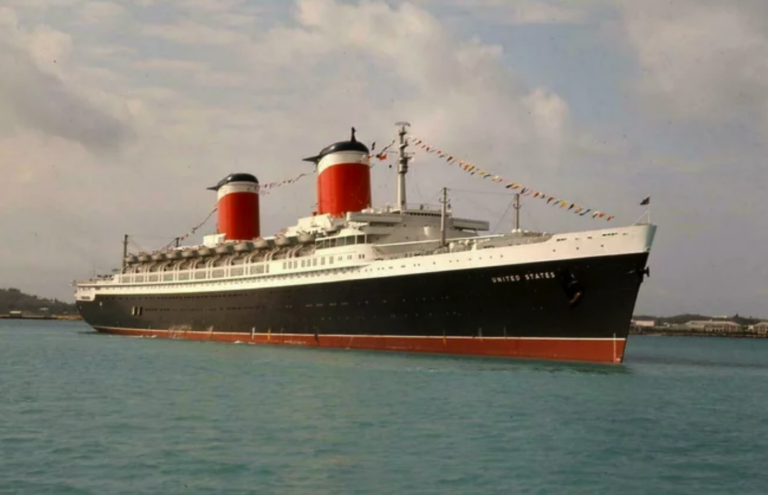 SS United States out on the water