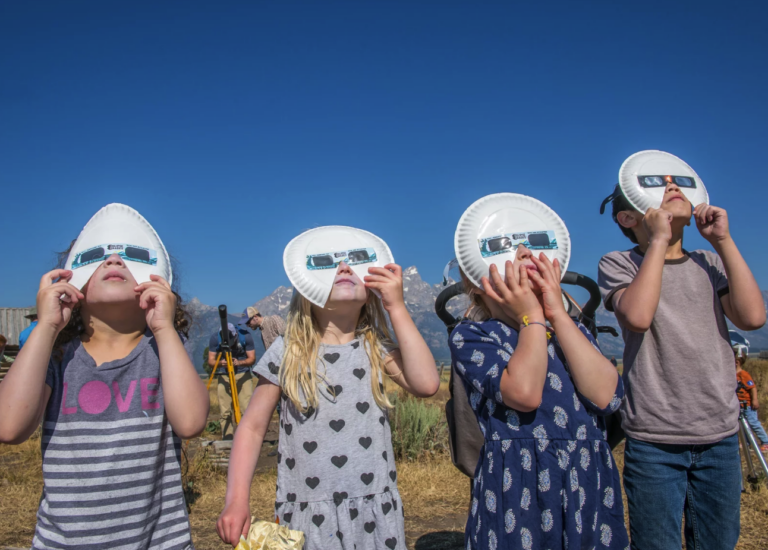 children watching the eclipse