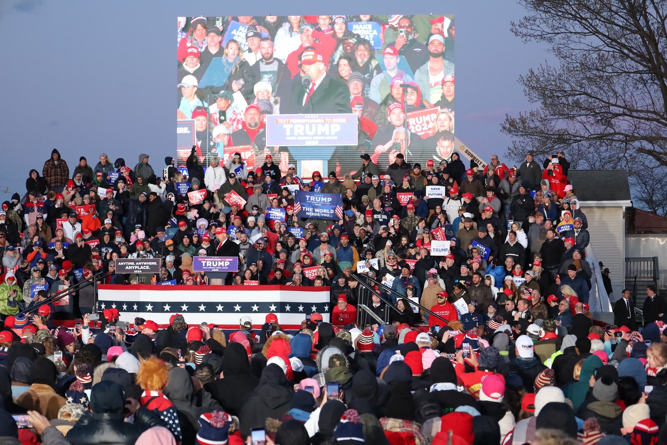 Thousands show up for Trump’s first general election event in Pa.