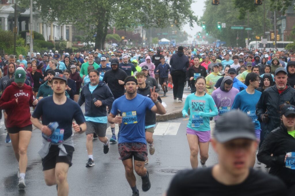 runners in the street
