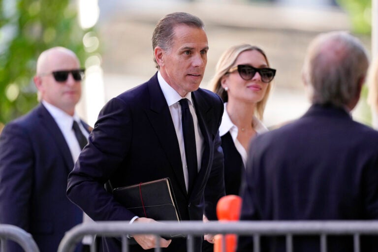 Hunter Biden arrives to federal court with his wife