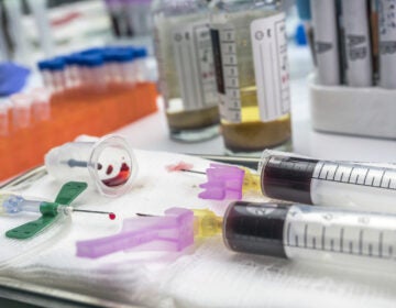Needles and bottles for sampling blood cultures
