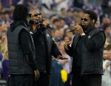 Boyz II Men singing