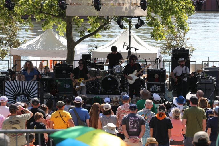 a crowd watches The Heavy Heavy