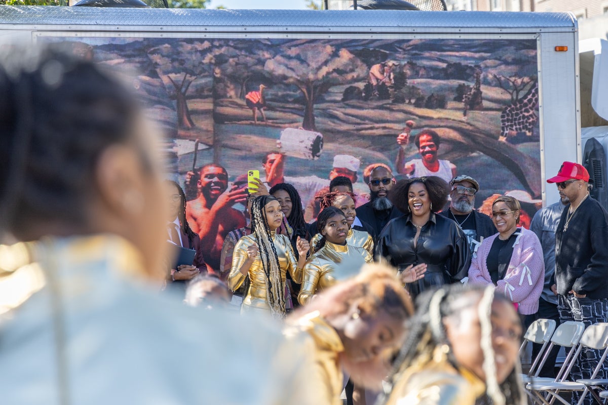New Jill Scott mural dedicated at Girls High in North Philly - WHYY