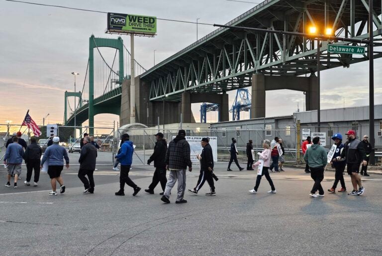 dock workers on strike