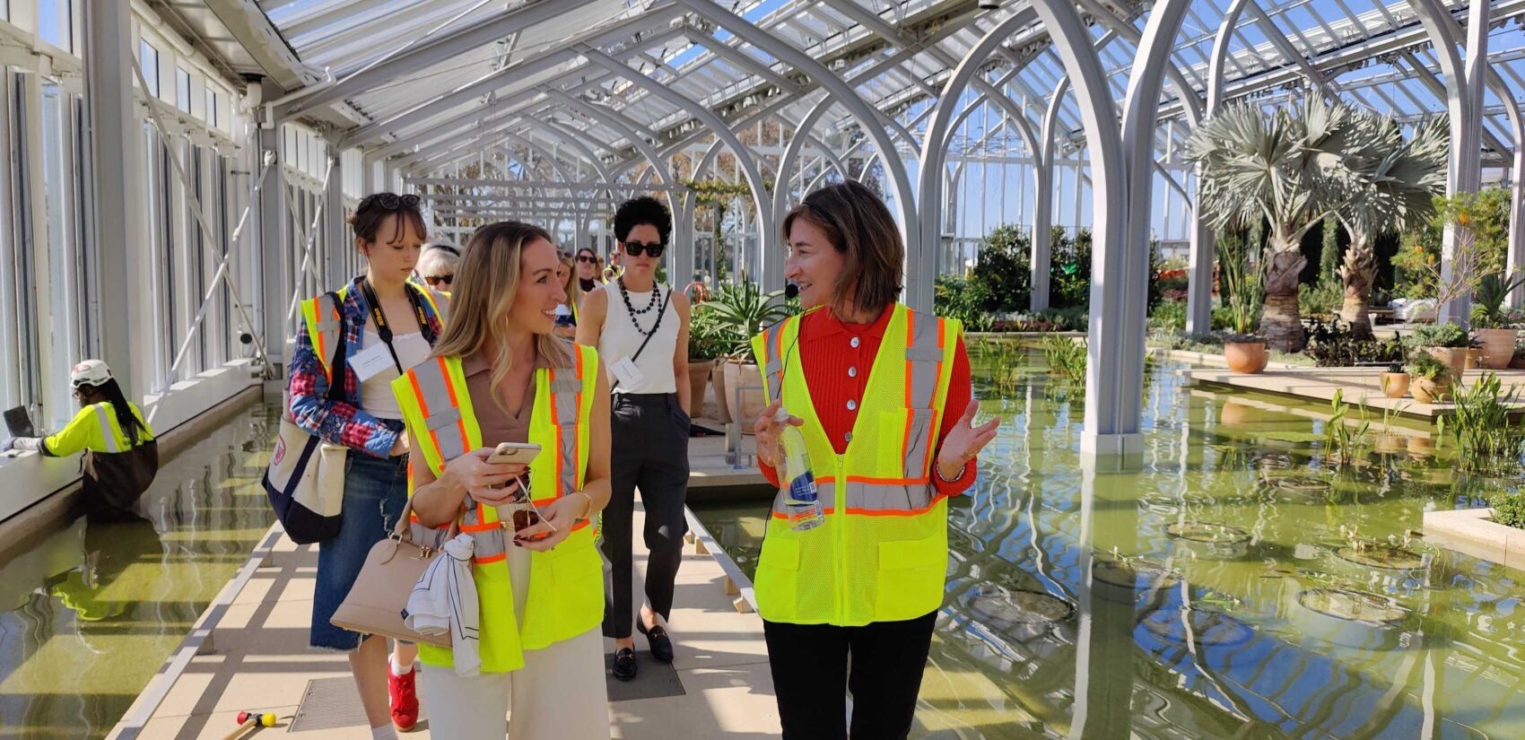 Marion Weiss leads a tour