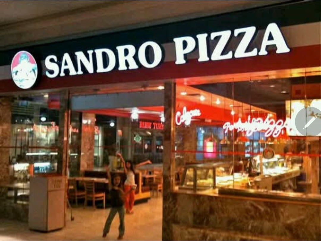 Children pose near the Sandro Pizza store front in 2010 inside the Granite Run Mall.