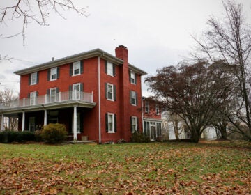 an outdoor view of the home