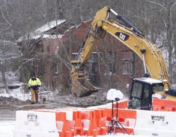 rescue mission for missing woman in the sinkhole