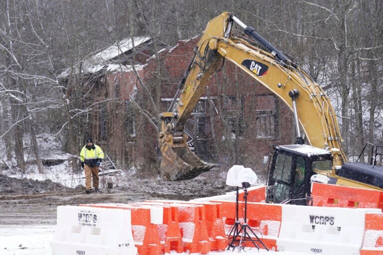 rescue mission for missing woman in the sinkhole