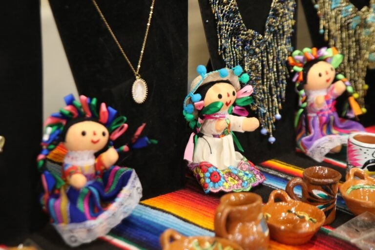 La Expo Tianguis y Posada connects generations of Latino businesses in Philly