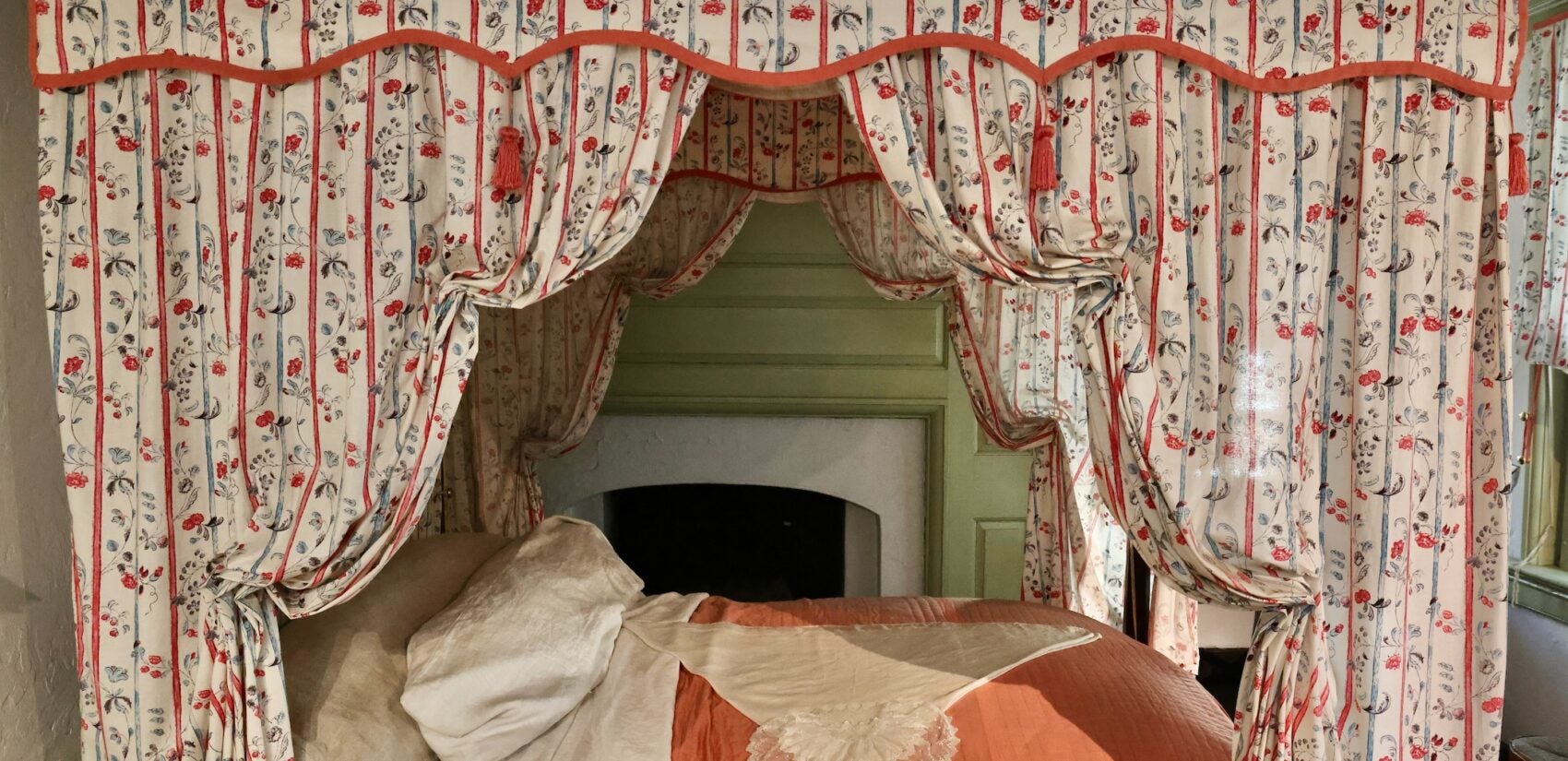 a bed in the Betsy Ross House