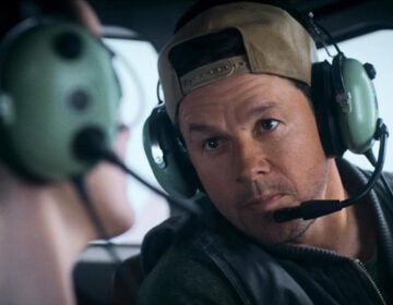 Mark Wahlberg In movie Flight Risk