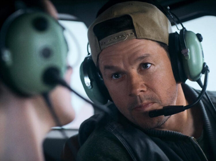 Mark Wahlberg In movie Flight Risk