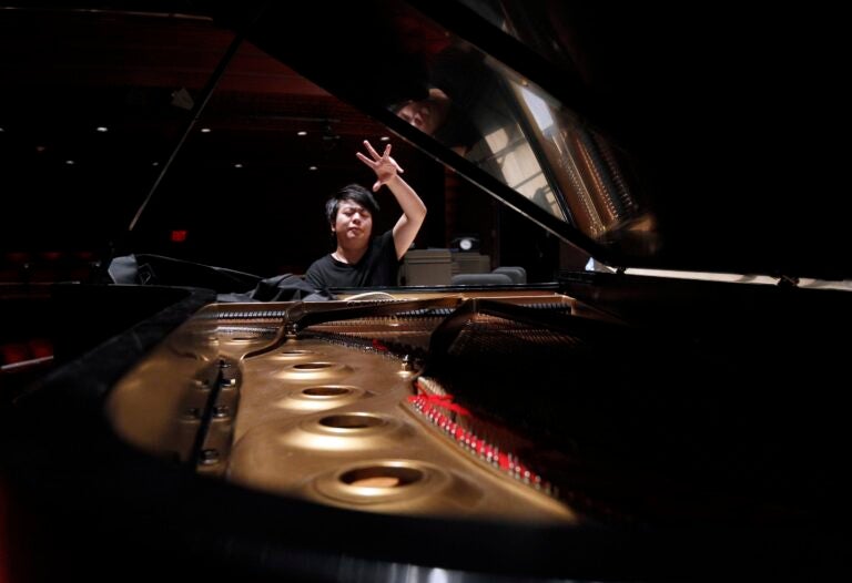 Lang Lang playing the piano