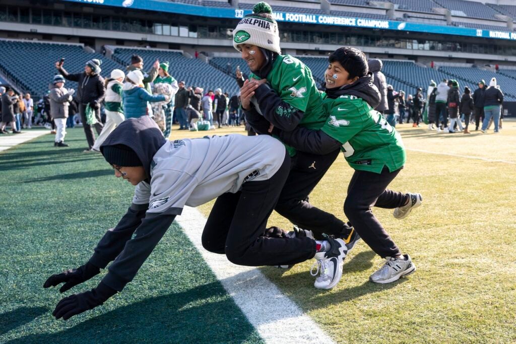 Philadelphia Eagle fans reenact the "Tush Push"