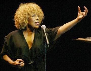 Roberta Flack performs