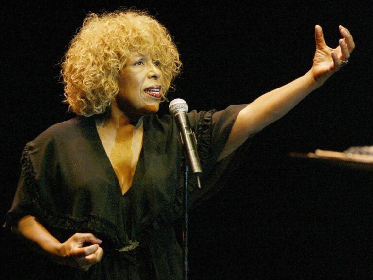 Roberta Flack performs