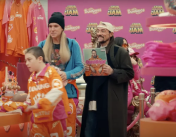 Actors Jason Mewes and Kevin Smith reprise their Jay and Silent Bob roles in a Dunkin' Super Bowl commercial.