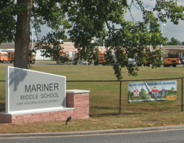 a sign for Mariner Middle School