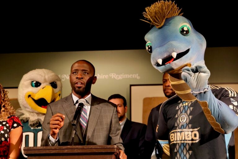 2025 04 14-e lee-isaiah thomas-philadelphia museum of the american revolution-city council hearing on 2026 phang Philadelphia Union mascot, Phang, (right) mimics City Councilmember Isaiah Thomas during a press conference