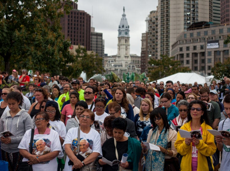 the crowd on on the Benjamin Franklin Parkway
