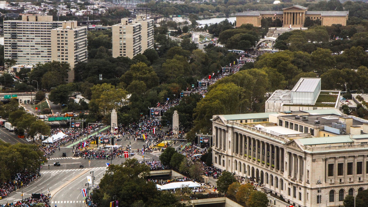 pope-francis-philadelphia-visit-2015-16 aerial view of the Parkway
