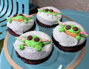 Baby Yoda cupcakes