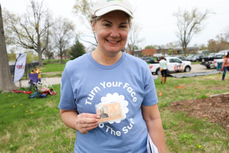 heroic -gardens-NL-050725-04 Collie Turner holding photos of her grandfather, Joseph C. Stevens,