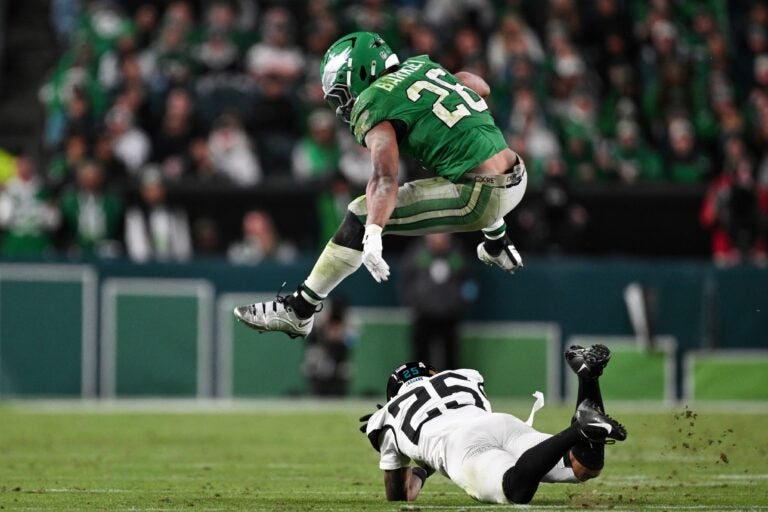 saquon-barkley-backwards-hurdle Saquon Barkley's backwards hurdle
