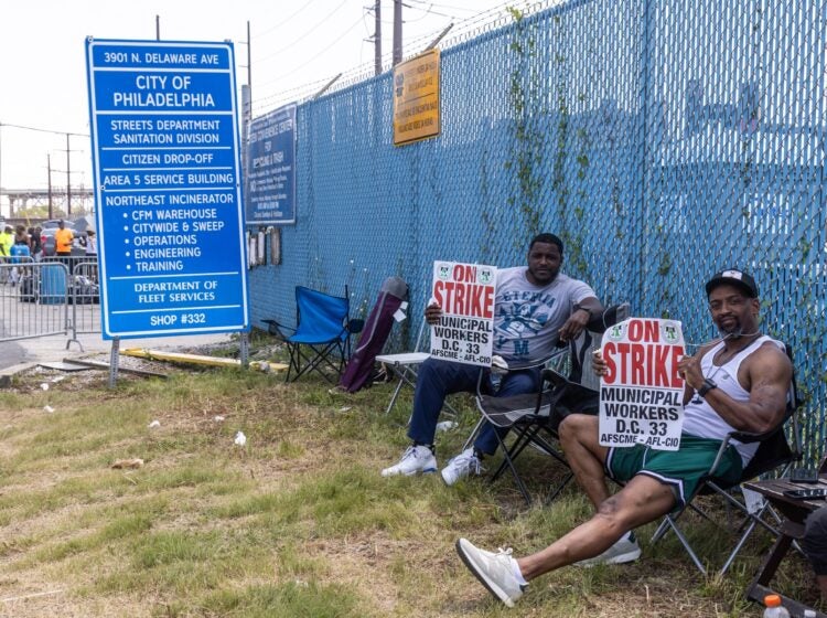 Members of DC33 picketing outside the Sanitation Convenience Center on Richmond Street