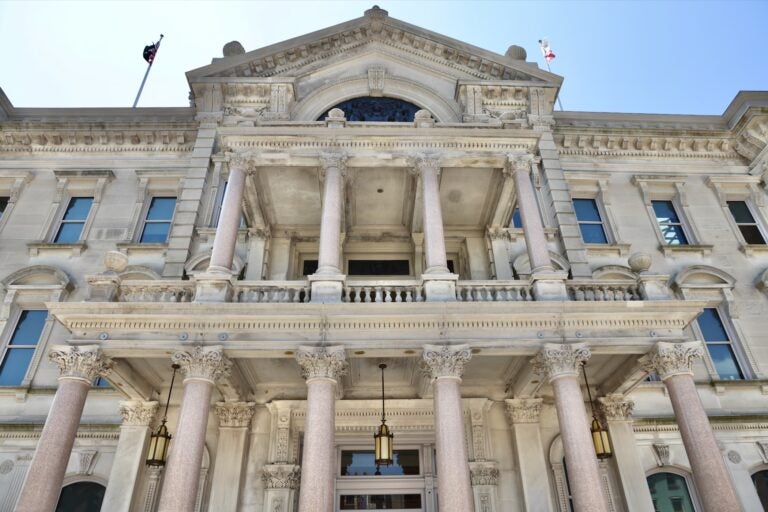 2025 07 24-e lee-trenton nj state house-entrance Looking up at the impressive building at the entrance of the State House