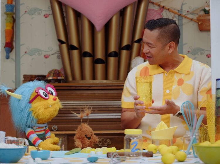 Jay shows Albie and Huggy Lemonade